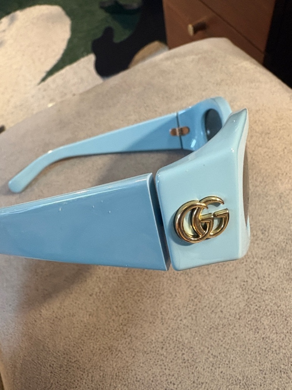 GUCCI
Blue Cat-Eye Sunglasses - Picture 2 of 5